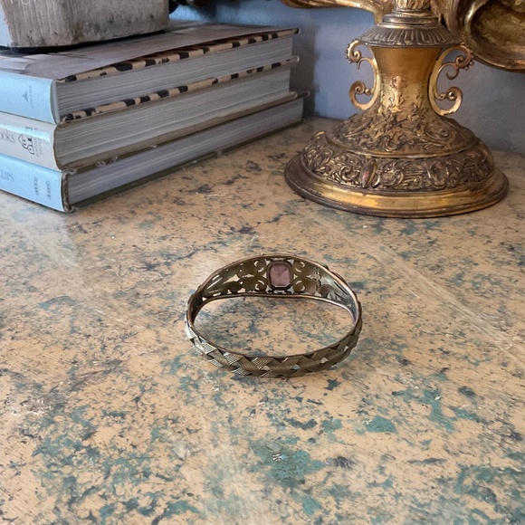 Vintage high relief bangle bracelet - Picture 4 of 8